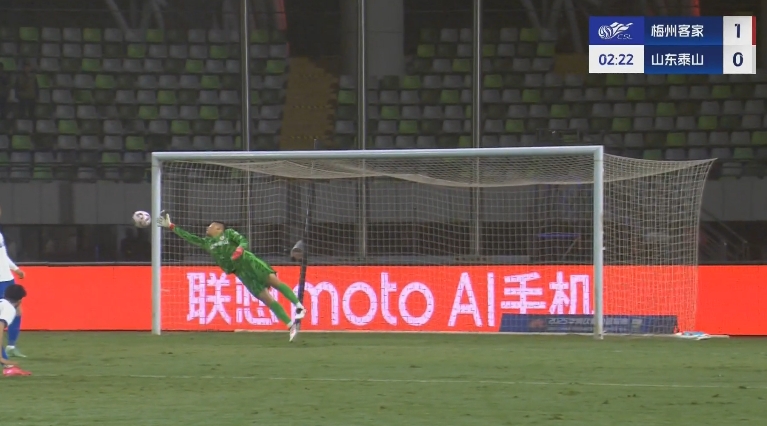 梅州開場2分鐘1-0泰山！茹子楠不停球抽射世界波攻破王大雷大門