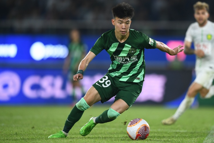 打幾分？浙江小將王鈺棟半場(chǎng)數(shù)據(jù)：觸球19次，2次射門0射正