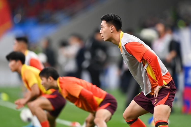 足球報：張玉寧、蔣圣龍均有不同程度傷病，伊萬未讓在熱身賽出場