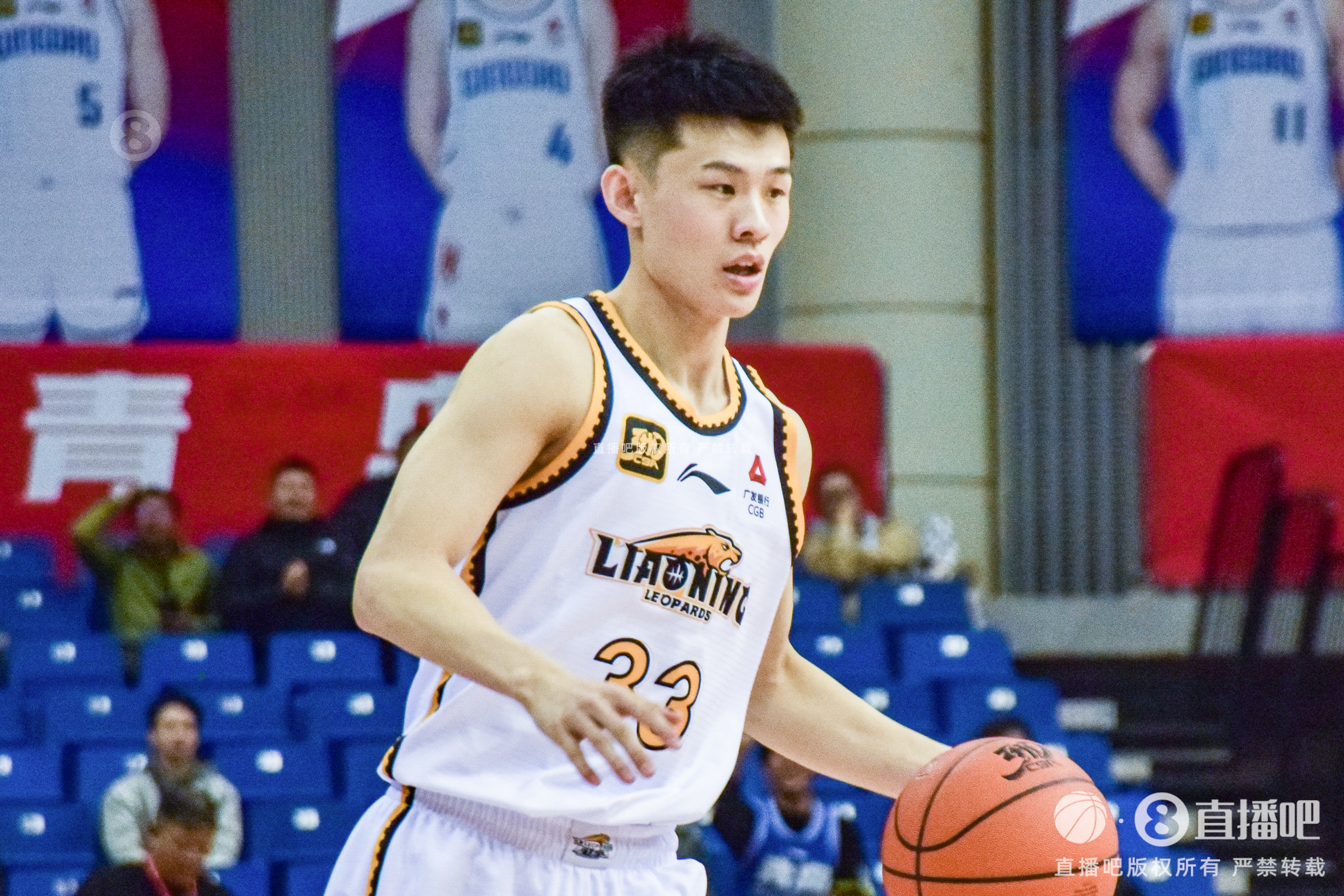 太準了！王嵐嵚半場4記三分球拿下12分2板2助1斷