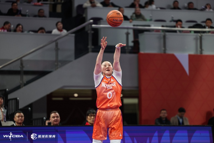 表現(xiàn)可以！武桐桐15分鐘10中6拿到15分3板4助